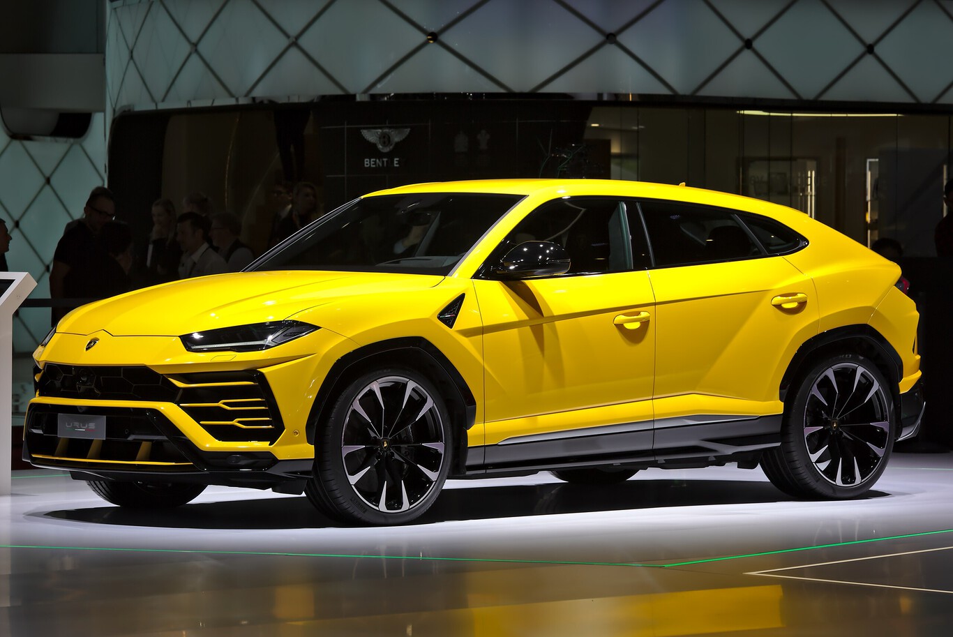 Cybertruck bija paredzēts kā apokalipses gadījumam piemērots automobilis. Lamborghini Rezvani Knight apsteidza to pa labi