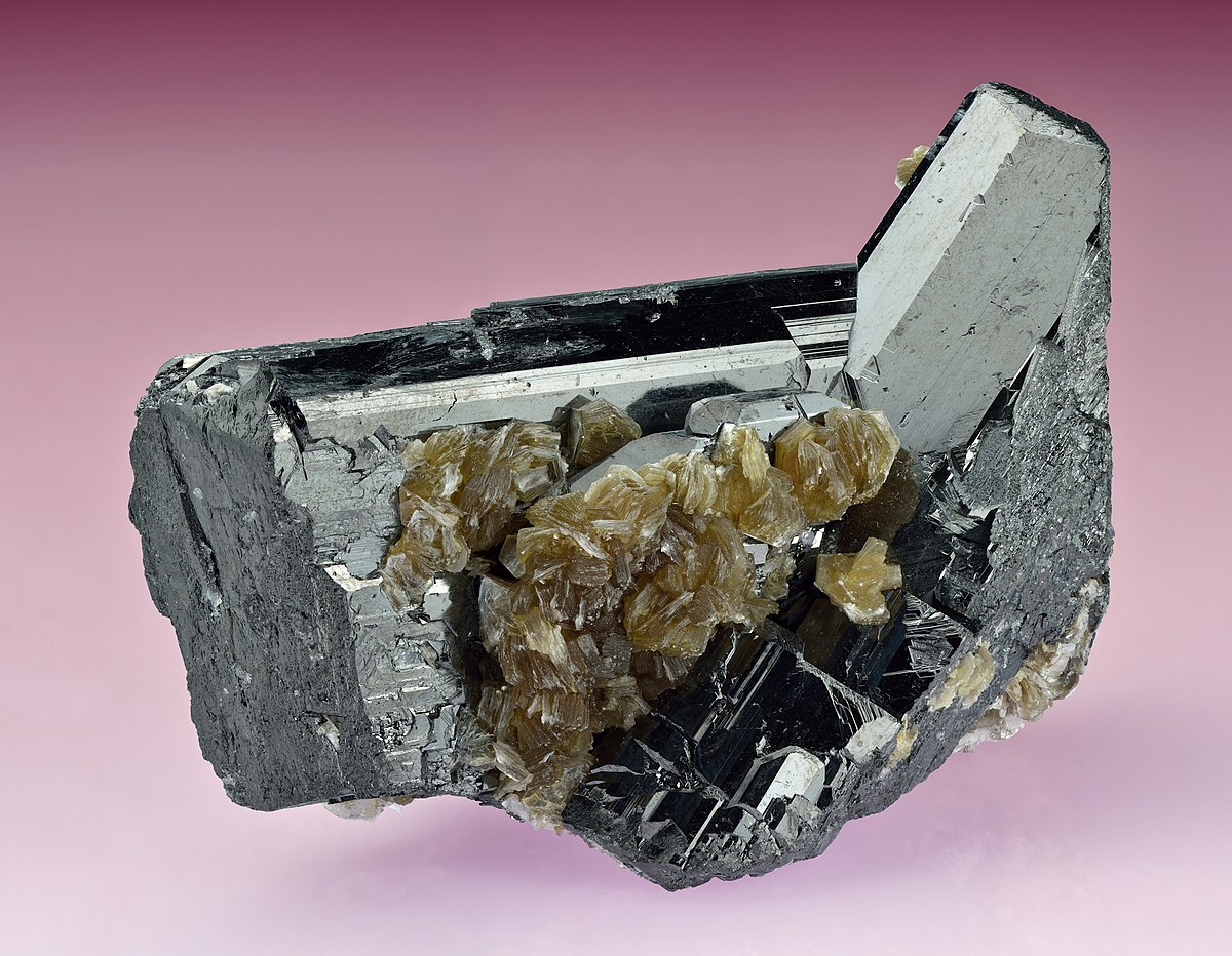 Noderīgs minerāls izrādījās dārgums saules baterijām