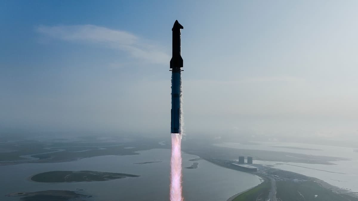 Ilons Musk stāstīja, kā tiks kolonizēts Marss: pirmais lidojums notiks 2026. gada beigās, bet 2033. gadā uz Marsu dosies jau 500 nolaišanās aparāti