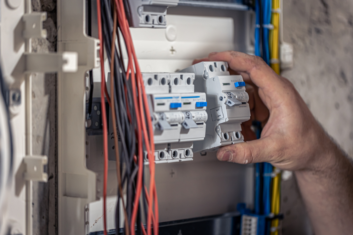 Ko darīt, ja atslēdz elektrību: galvenais elektriķa padoms