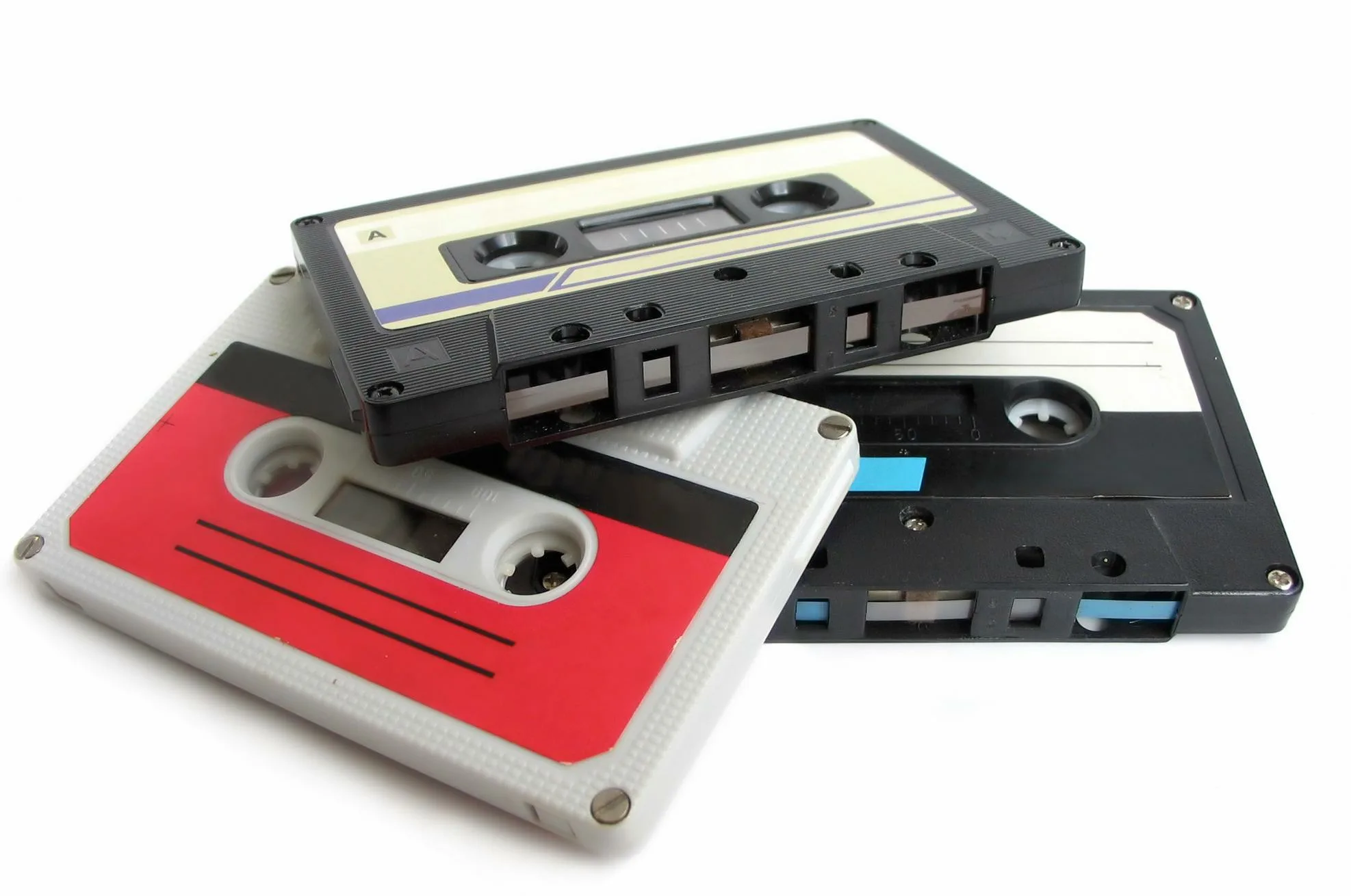 Šī tehnoloģija, kas pastāv jau 146 gadus, konkurē ar cietajiem diskiem (SSD) un cietajiem diskiem (HDD) par titulu populārākā datu uzglabāšanas ierīce.