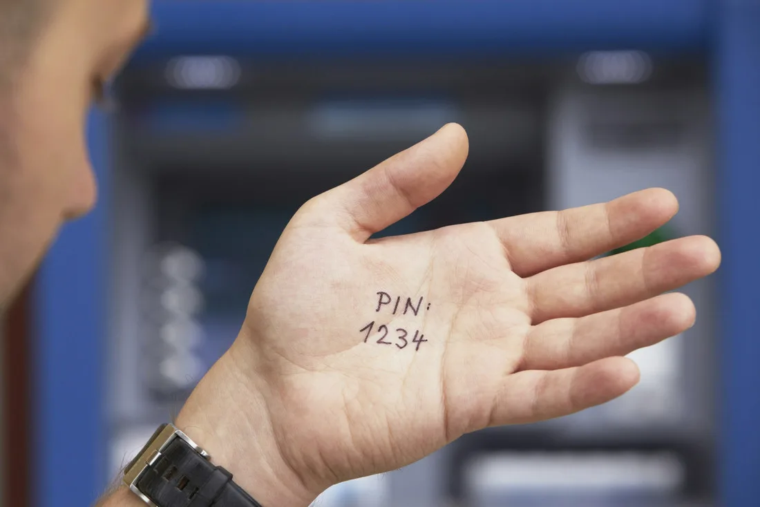20 PIN kodi, kurus nekādā gadījumā nedrīkst izmantot savā debetkartē vai kredītkartē, jo pretējā gadījumā tie var izraisīt naudas zudumu no jūsu kontiem.