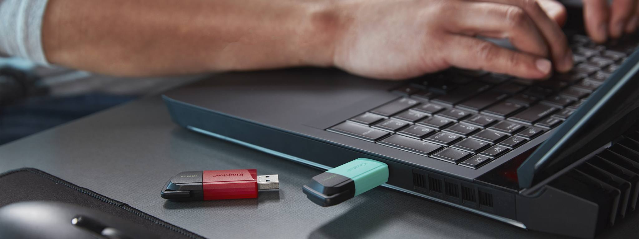 Atvadieties no flash atmiņas kartēm un USB zibatmiņām, šī alternatīva ir ātrāka, drošāka un praktiskāka.