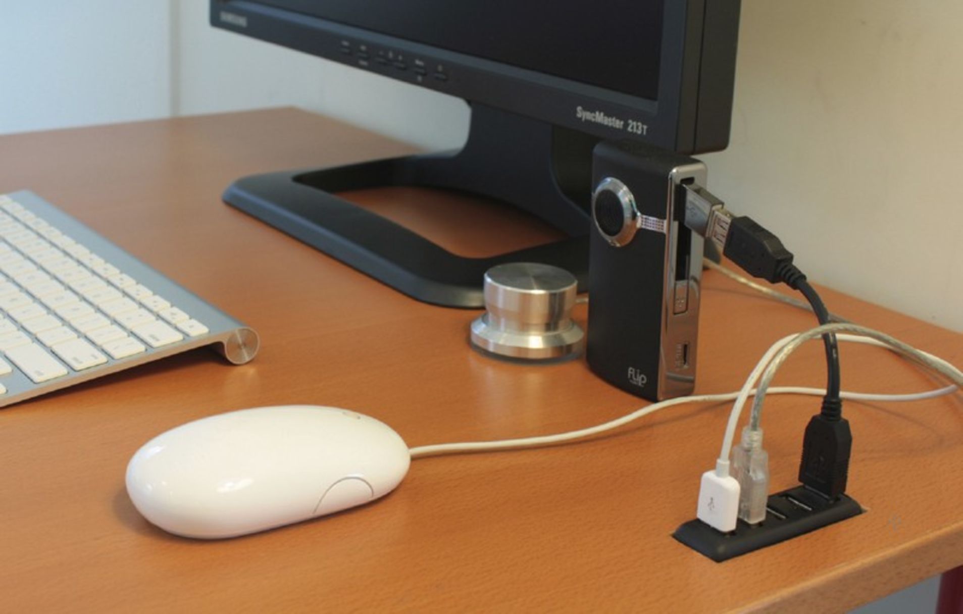 Tas nav Smart TV un nav klēpjdators: šī ierīce ir aprīkota ar svarīgāko USB portu jūsu mājās un ir īsta atradums.