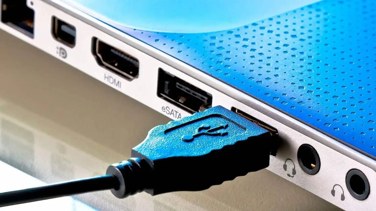 Es vienmēr šaubījos, vai ir vērts izmantot USB portus savā televizorā, līdz atklāju to noslēpumu: šeit ir to atšķirības un funkcijas.