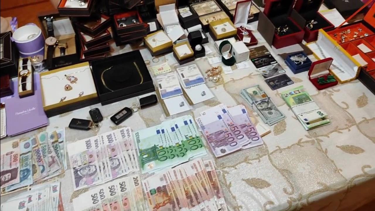Vandas un L-Gantes advokāts ir pakļauts kratīšanai: viņu apsūdz par krāpšanu 720 000 ASV dolāru apmērā.