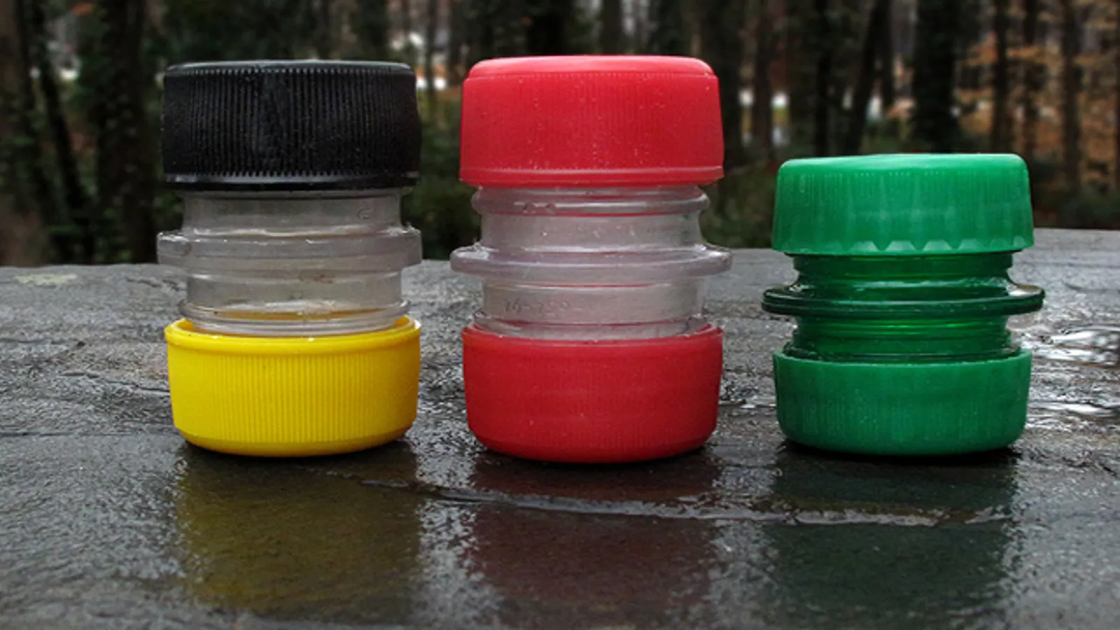 Neizmetiet plastmasas vāciņu no eļļas kannas: tas palīdz ietaupīt naudu.