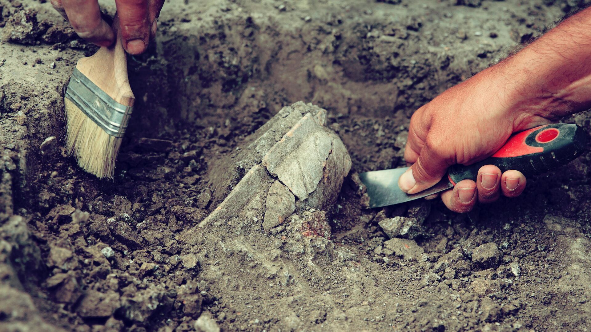 Arheologi atklājuši unikālu 6200 gadus senu atradumu: meitenes galvaskauss izraisa šoku