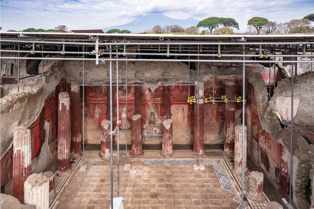 Arheoloģisks atklājums Pompejos: zinātnieki kapenēs atklājuši dzīvs izmēra skulptūras