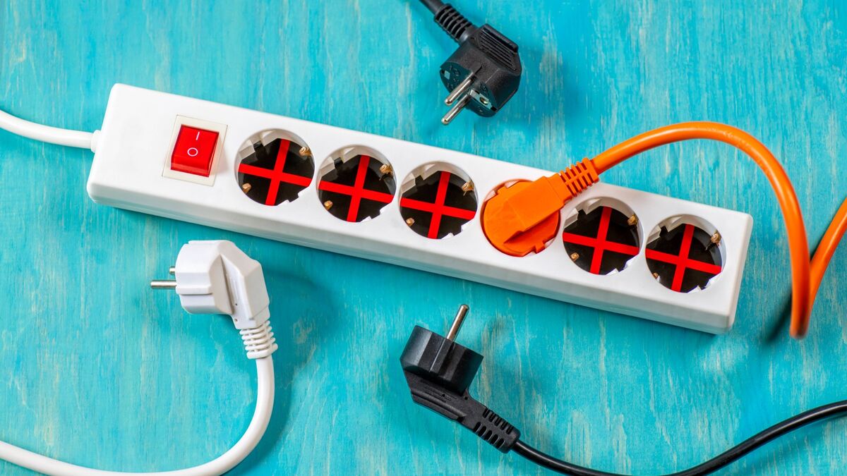 12 elektriskie aparāti, kurus nekad nedrīkst pieslēgt pagarinātājam, pēc divu ekspertu domām.