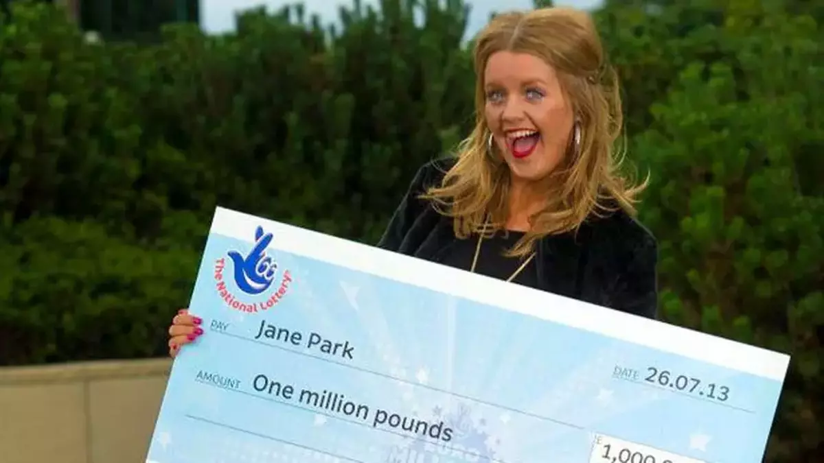 Viņa laimēja lielāko EuroMillions balvu valsts vēsturē, un kopš tā laika viņa vairs nav bijusi tāda pati: nauda iznīcināja viņas dzīvi.