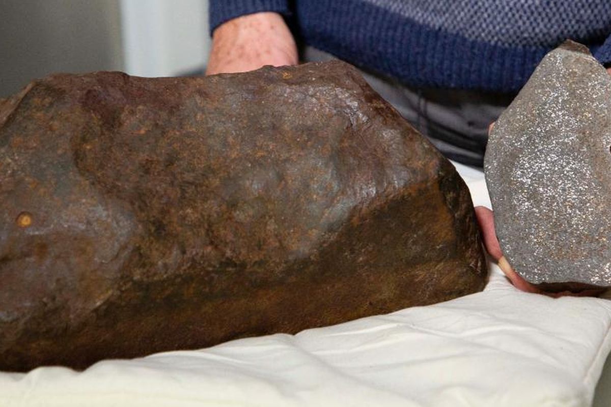 Vīrietis atrada to, ko uzskatīja par zeltu: tas svēra 17 kilogramus un izrādījās senais dārgums, kas padara to vēl vērtīgāku
