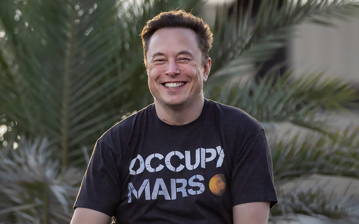 Ilons Musk draudēja Apple, ja tā nepieņems viņa piedāvājumu 5 miljardu dolāru apmērā: dažas stundas vēlāk viņš izpildīja savu draudējumu.