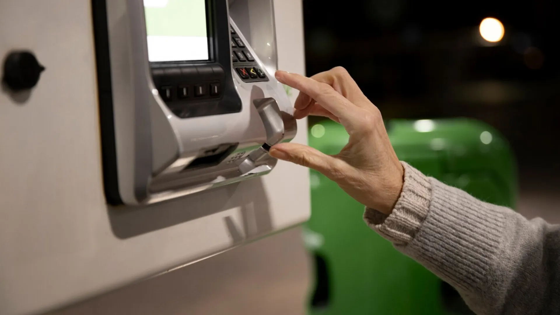 Paziņojums bankomātā, kas var jūs izsist no ierindas, mēģinot izņemt naudu