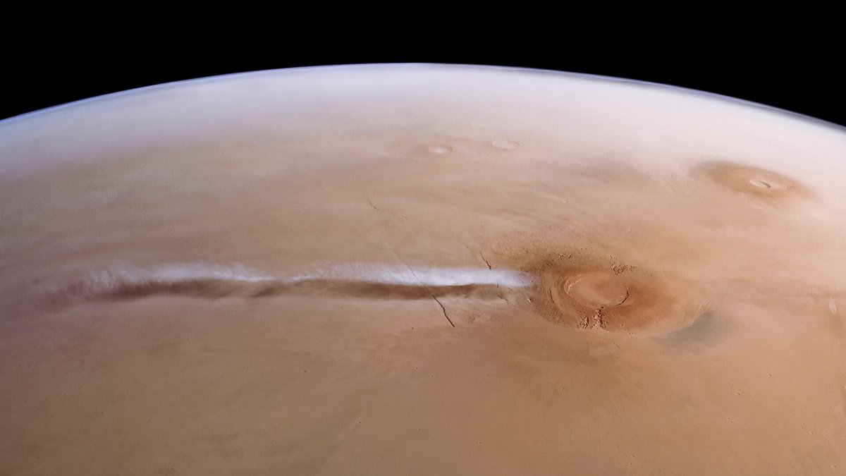 No Marsa mākoņiem izlauzās kaut kas milzīgs, un NASA paspēja to iemūžināt tieši laikā.