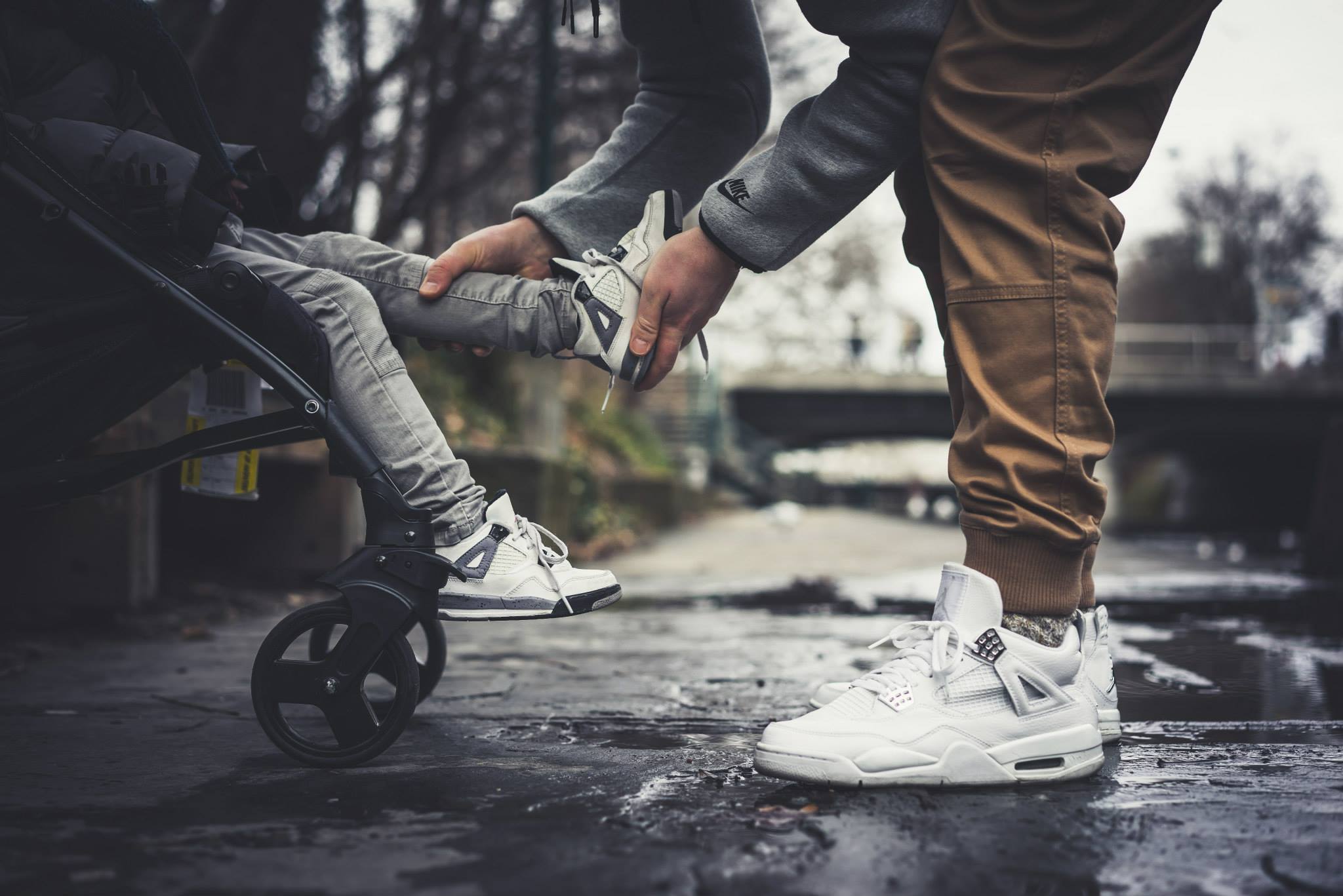 Tas tika uzrakstīts pirms 373 gadiem un attēlo ļoti mūsdienīgu realitāti: gadījums ar gleznu, kurā redzams zēns Nike sporta apavos.