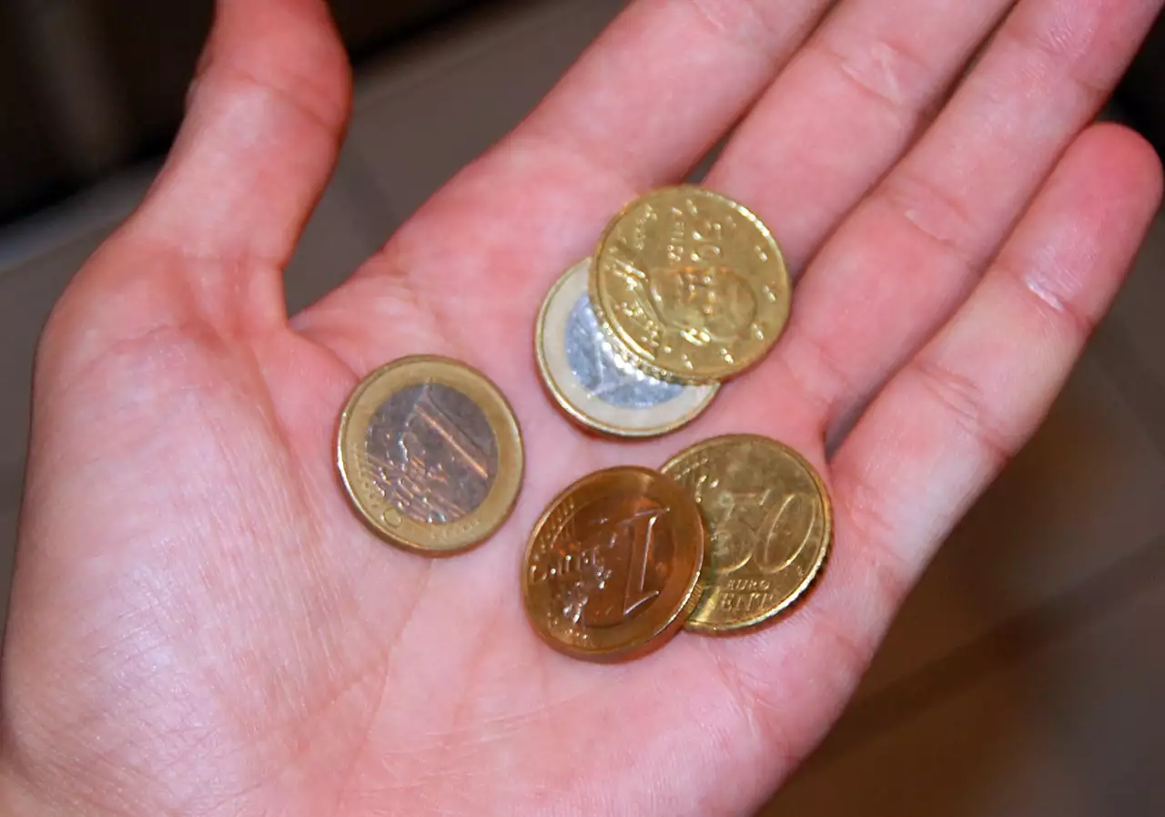 Šī 1999. gada monēta, kas var atrasties jūsu kabatā, apmaksās jūsu nākamo atvaļinājumu: par to samaksās 800 eiro.