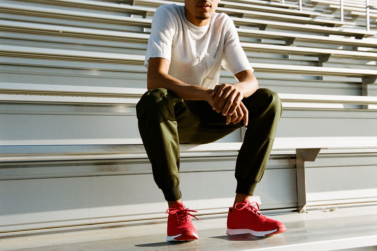 Tas tika uzrakstīts pirms 373 gadiem un attēlo ļoti mūsdienīgu realitāti: gadījums ar gleznu, kurā redzams zēns Nike sporta apavos.