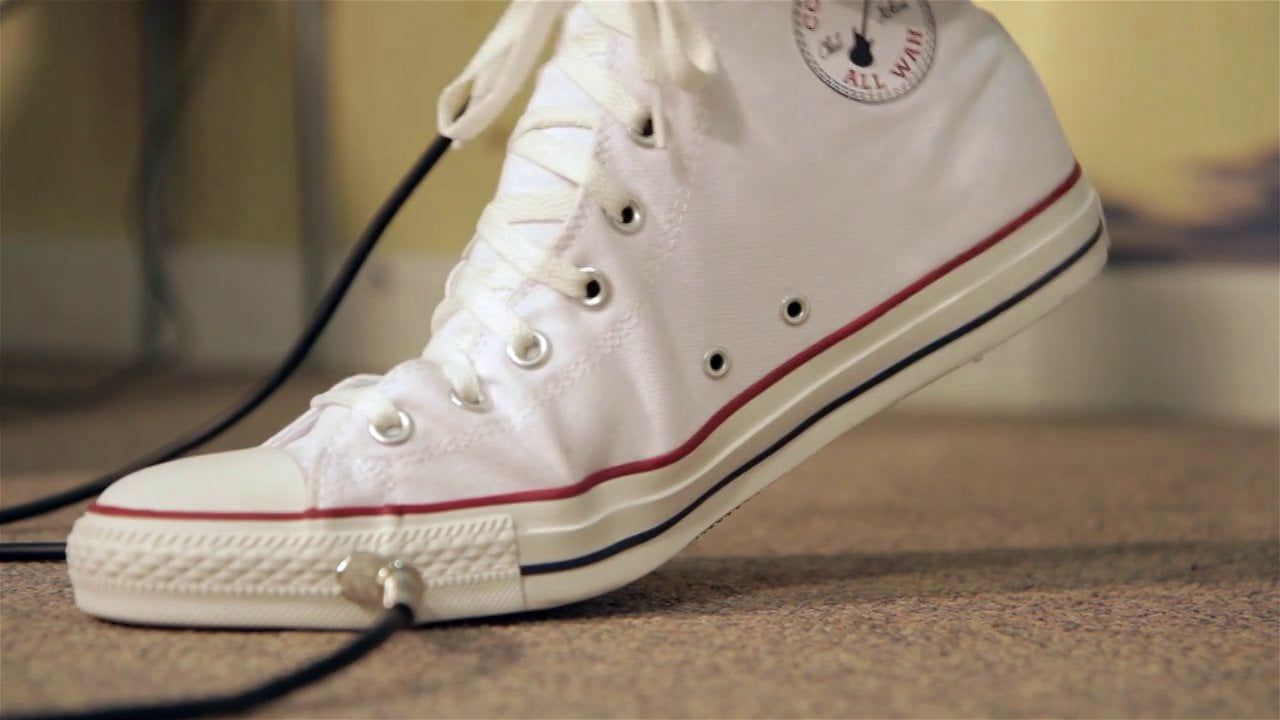 Maz kas zina, bet tieši tas ir patiesais sānu atvērumu uz Converse apaviem mērķis.