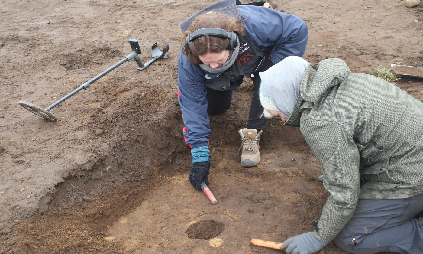 Saimniecībā atrastas vikingu dārgumu krātuves, kas slēptas vairāk nekā 1000 gadus