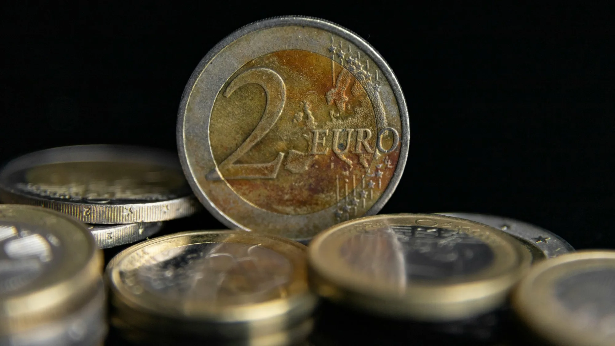 Ja jums ir šīs trīs divu eiro monētas, jums ir paveicies: tas ir dārgums, kura vērtība pārsniedz 1000 eiro.