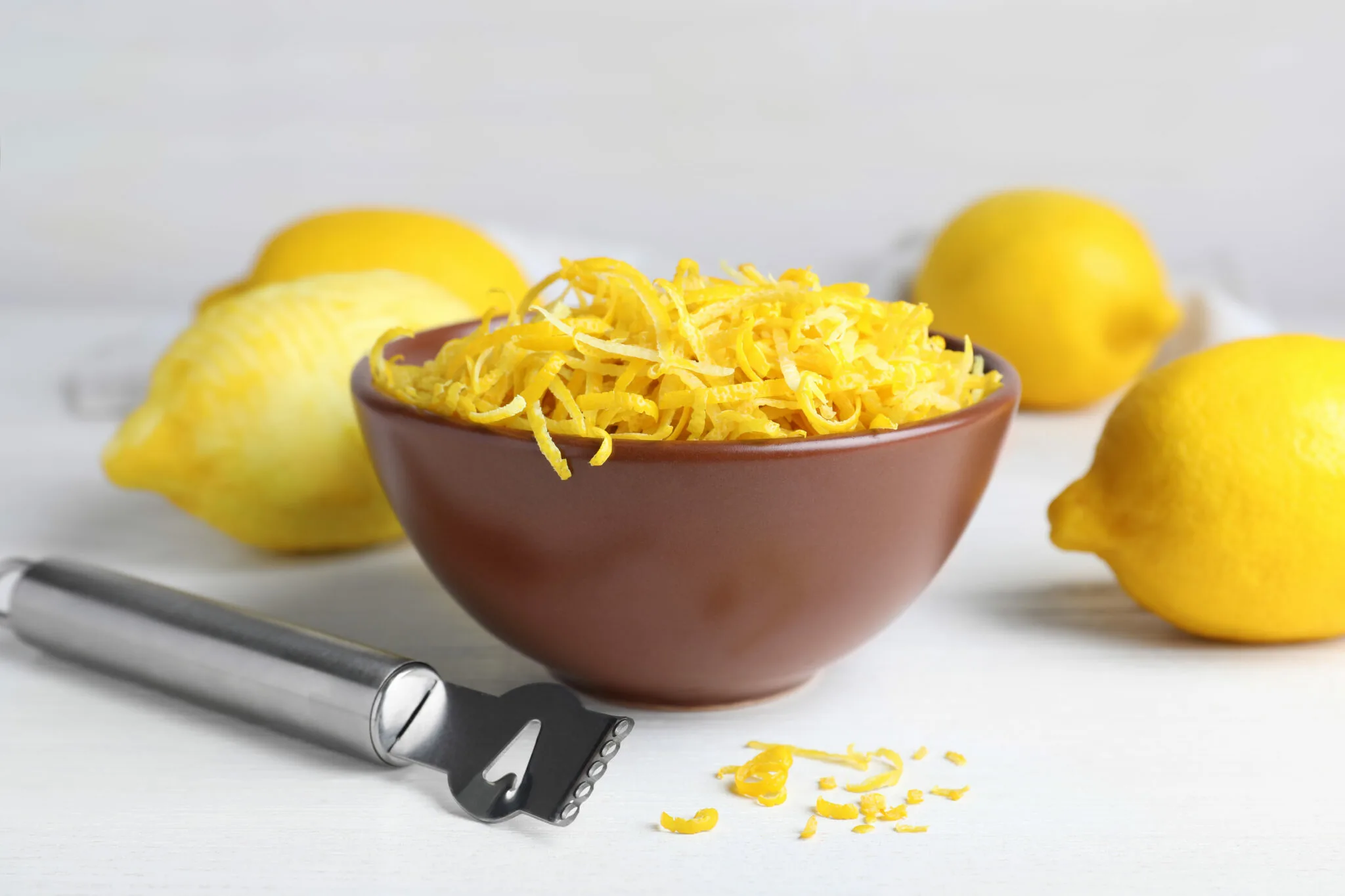 Kāpēc citronu miziņa jāliek traukā, kurā glabā cukuru, un kādam nolūkam tā tiek izmantota
