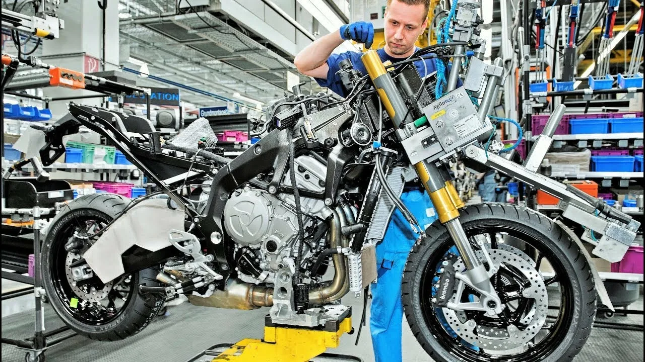 Pirms divdesmit gadiem BMW sadarbojās ar ķīniešu motociklu ražošanas gigantu. Tagad šis gigants ir pilnībā nozadzis BMW slavu.