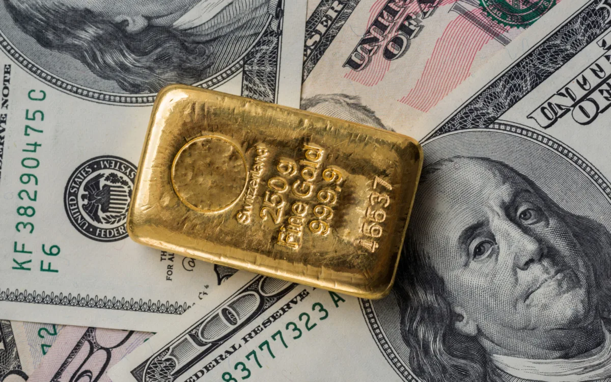 Citi prognozē, ka zelta cena pēc vēsturiskā kāpuma kritīsies zem 3000 dolāru atzīmes.с