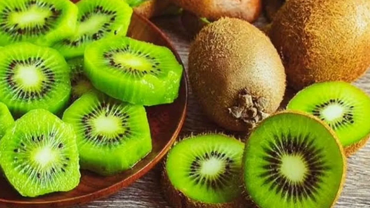 Kivi miza: dabīgi un ekoloģiski „atkritumi”, kurus var pārvērst par jūsu mājas un veselības sabiedroto.