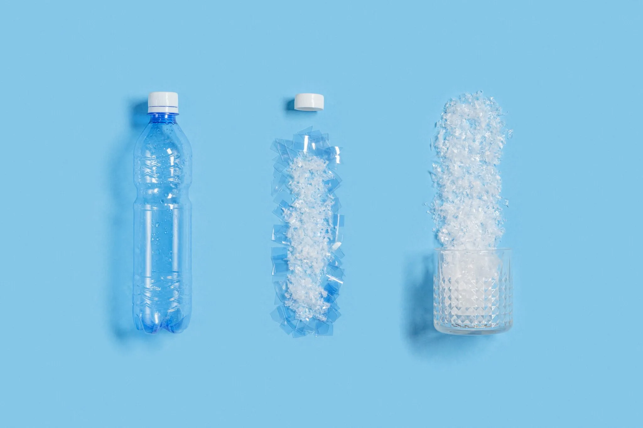 Nesen veikts pētījums liecina, ka stikla pudelēs ir vairāk mikroplastmasas nekā plastmasas pudelēs.