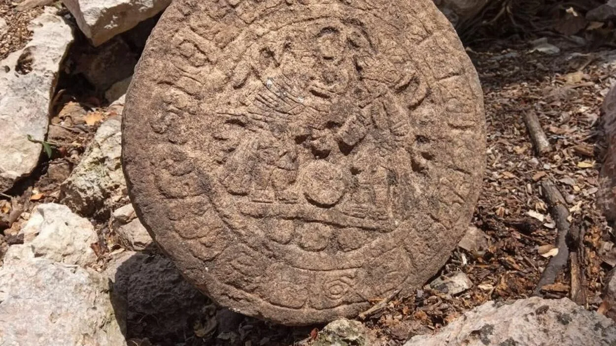 Latvijas arheologi atrod akmeni un galu galā atklāj pasaules pirmos māksliniekus.