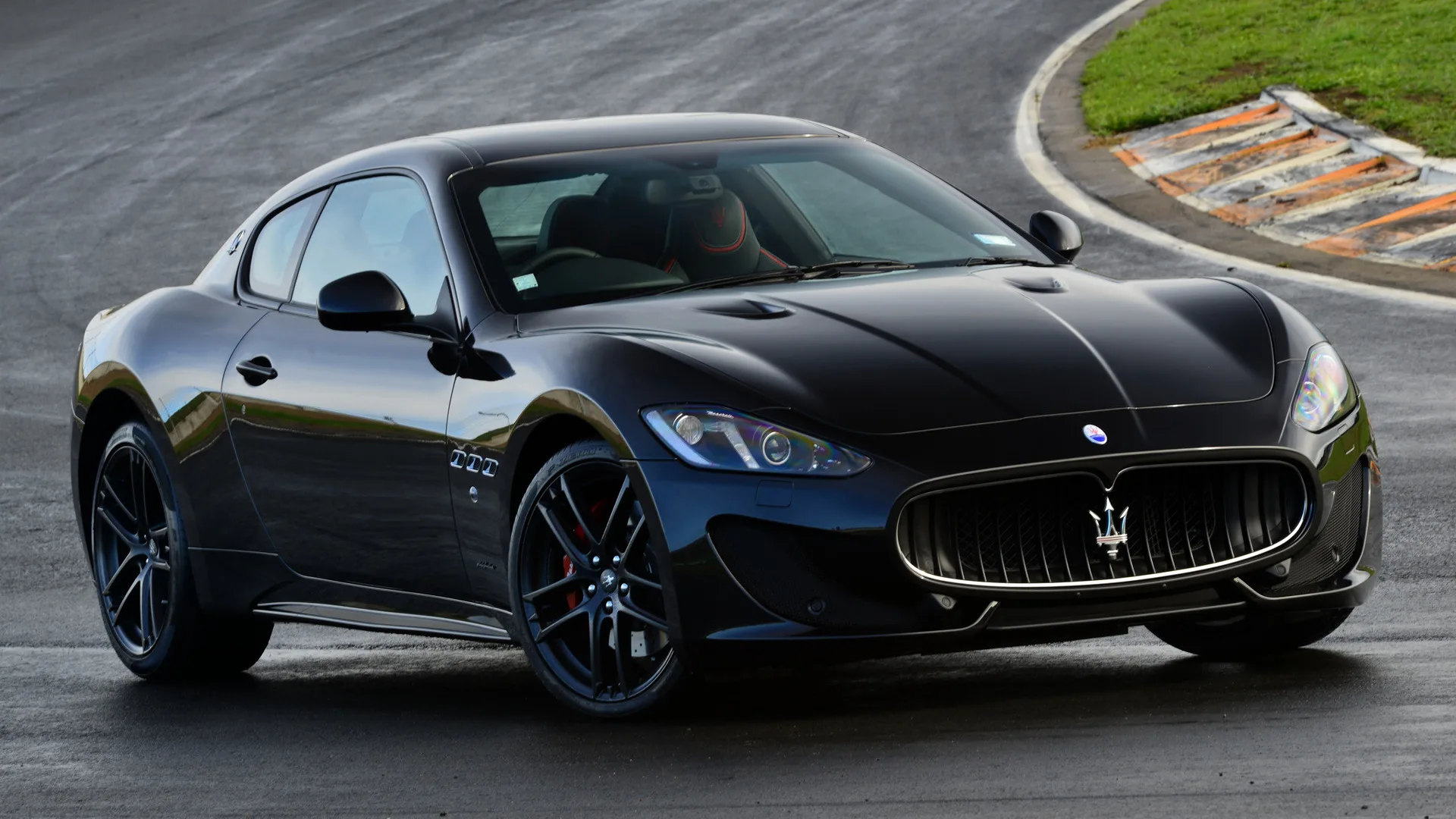 Hertz atbrīvojās no tūkstošiem Tesla automobiļu par izdevīgu cenu. Tagad tā pārdod savu Maserati par tādu pašu cenu kā Toyota C-HR.