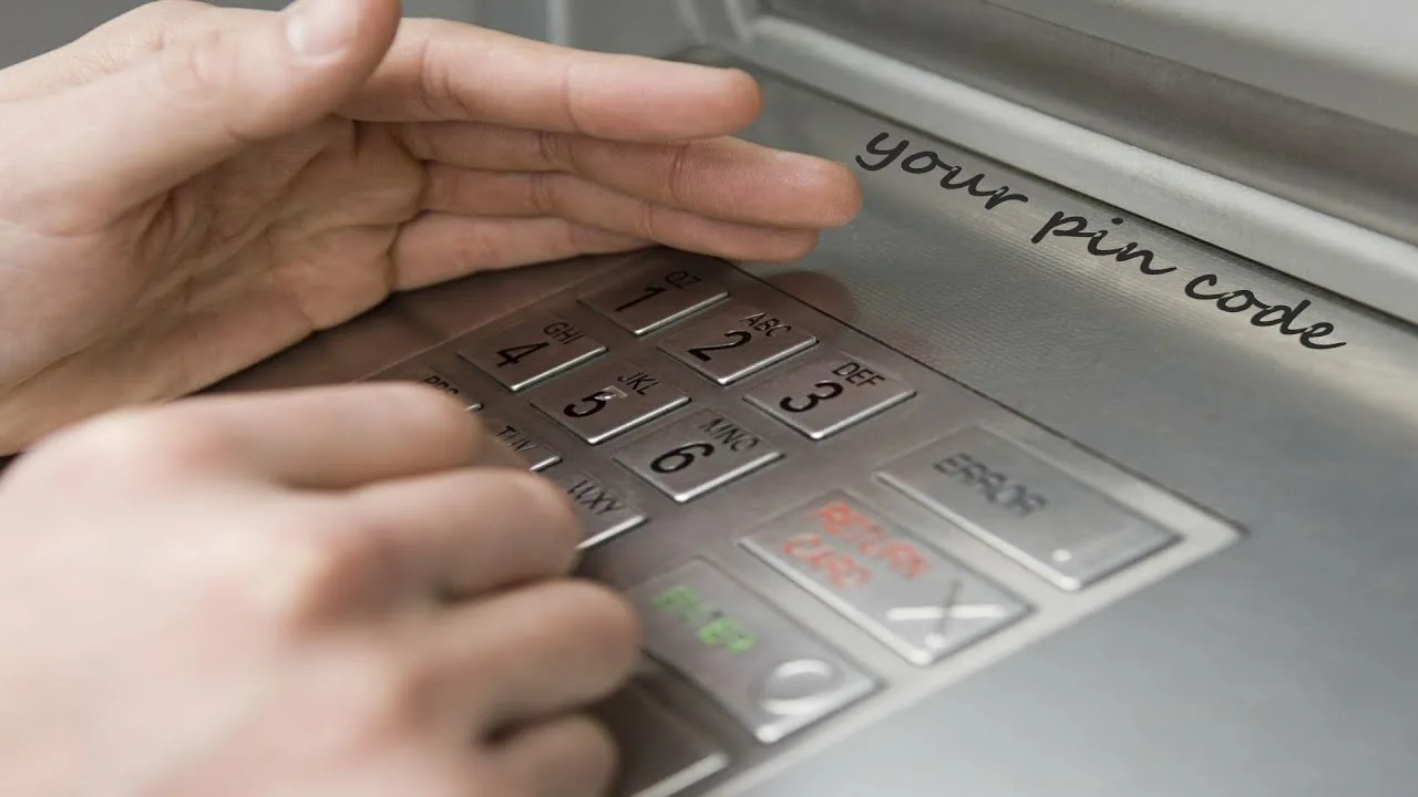 Esiet uzmanīgi, izņemot jūlija prēmiju bankomātā: jūsu bankas konts var tikt iztukšots.