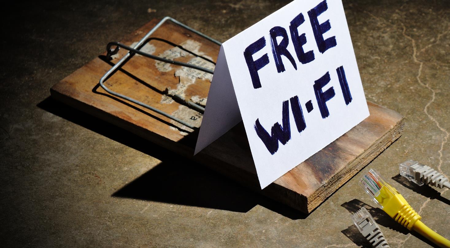 Nekādas banku operācijas un pirkumi internetā: ko nedrīkst darīt, pieslēdzoties publiskajam Wi-Fi