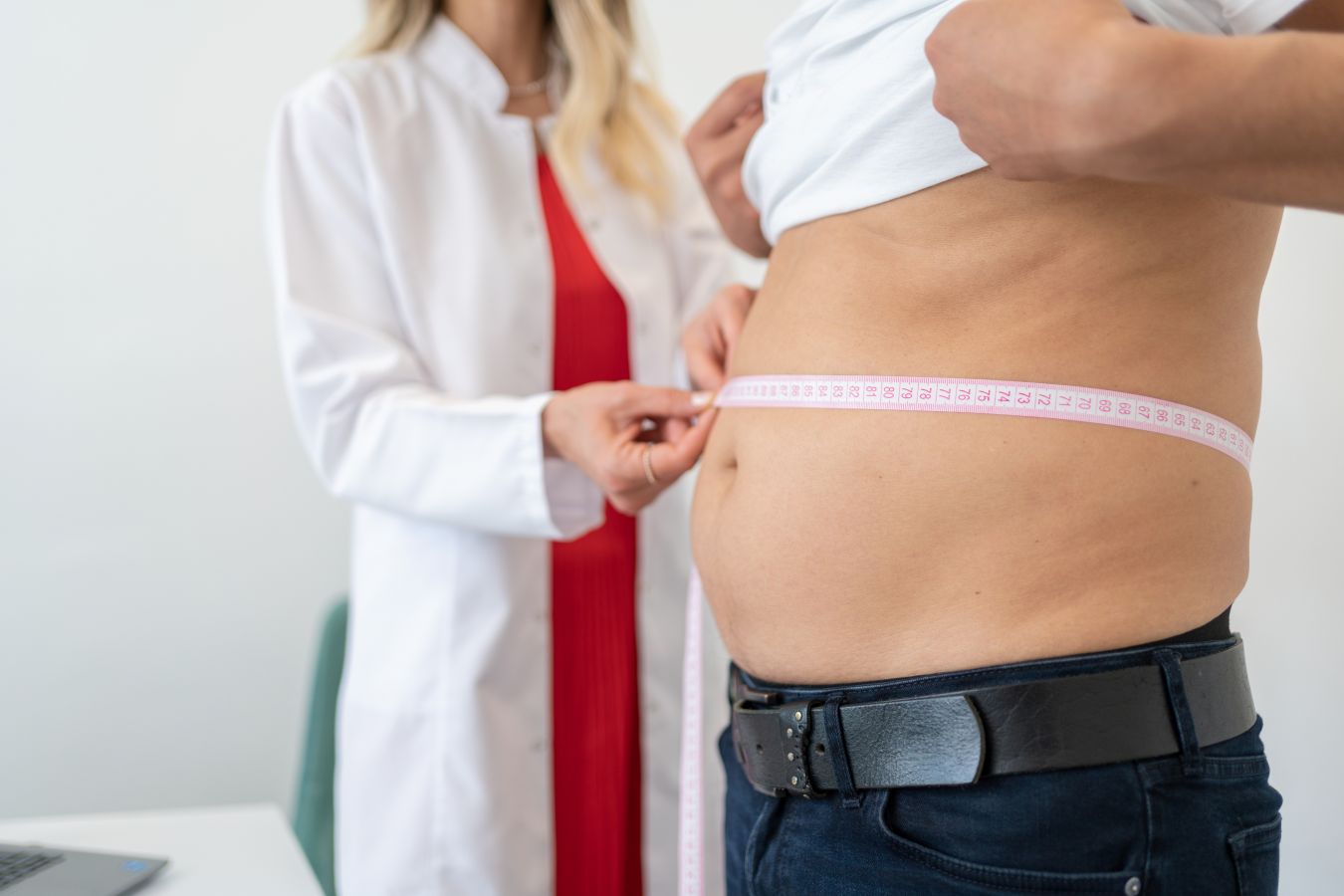 Metabolisma eksperts Marks Romera: «Ir normāli redzēt 70 gadus vecu cilvēku ar lielu, cietu vēderu».