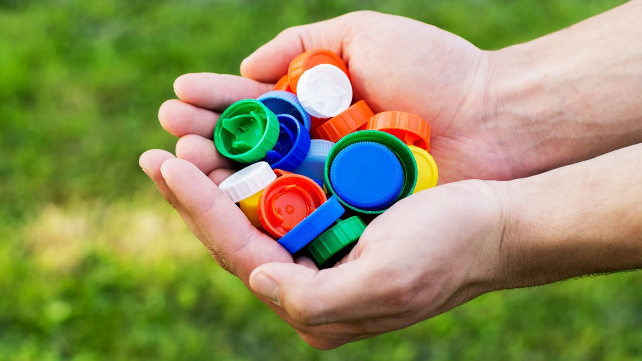 Neizmetiet plastmasas vāciņu no eļļas kannas: tas palīdz ietaupīt naudu.