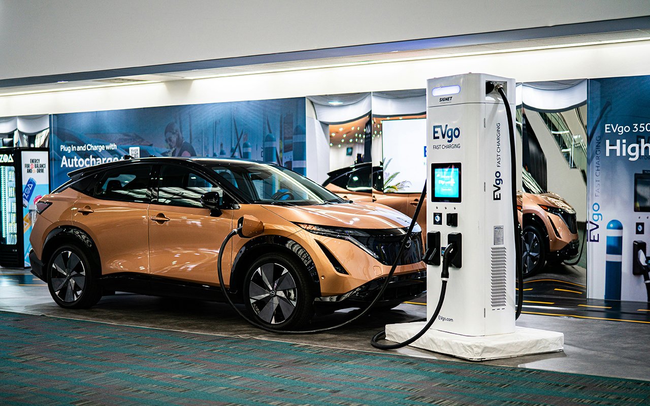 Toyota atklāj savu galveno likmi nākotnei, un tā nav elektromobiļi. Par to paziņoja uzņēmuma augsta ranga pārstāvis Amerikas Savienotajās Valstīs.