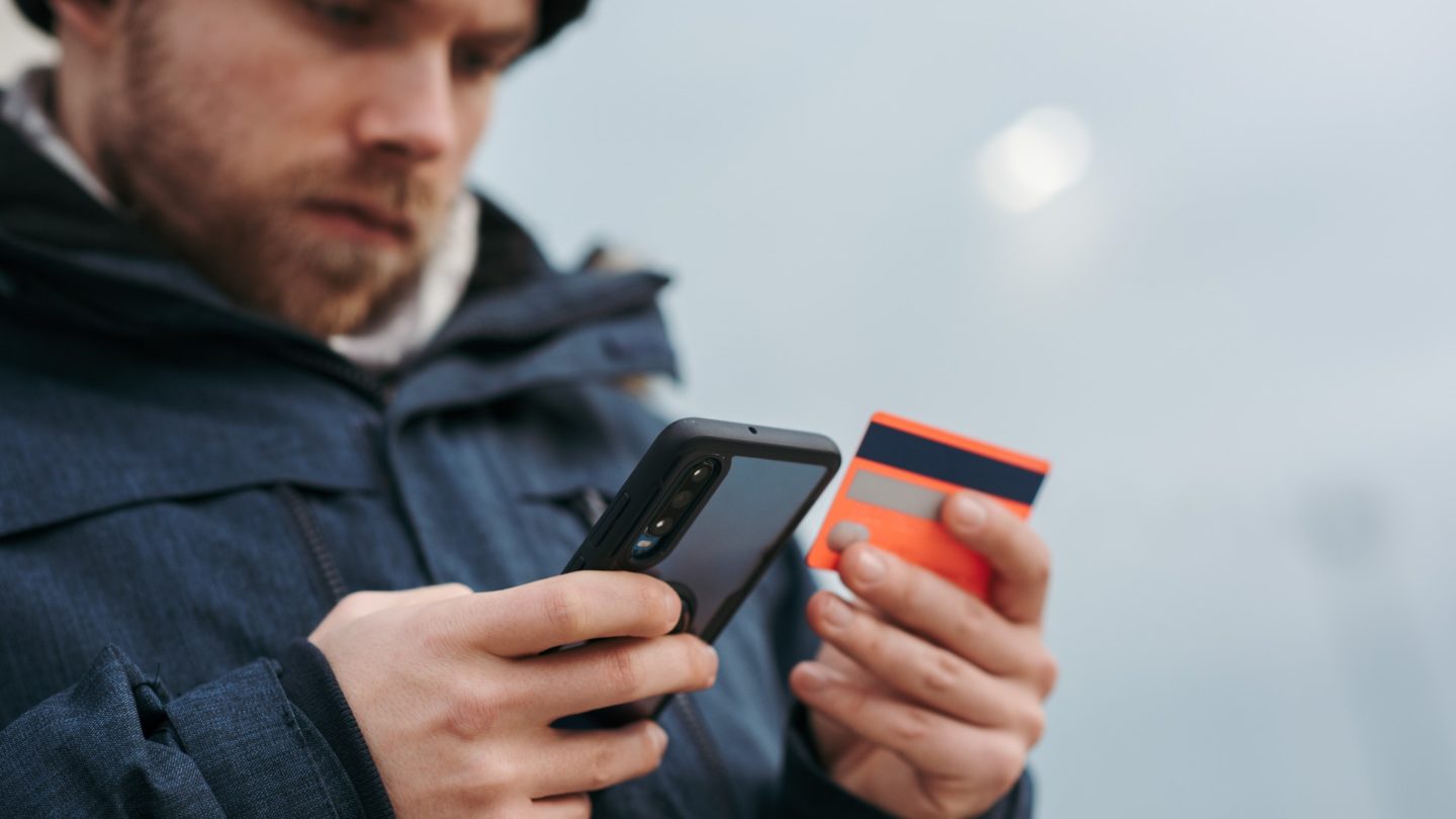Jauns krāpšanas veids WhatsApp satrauc tehniskos ekspertus: bankas konti var tikt iztukšoti dažu minūšu laikā.