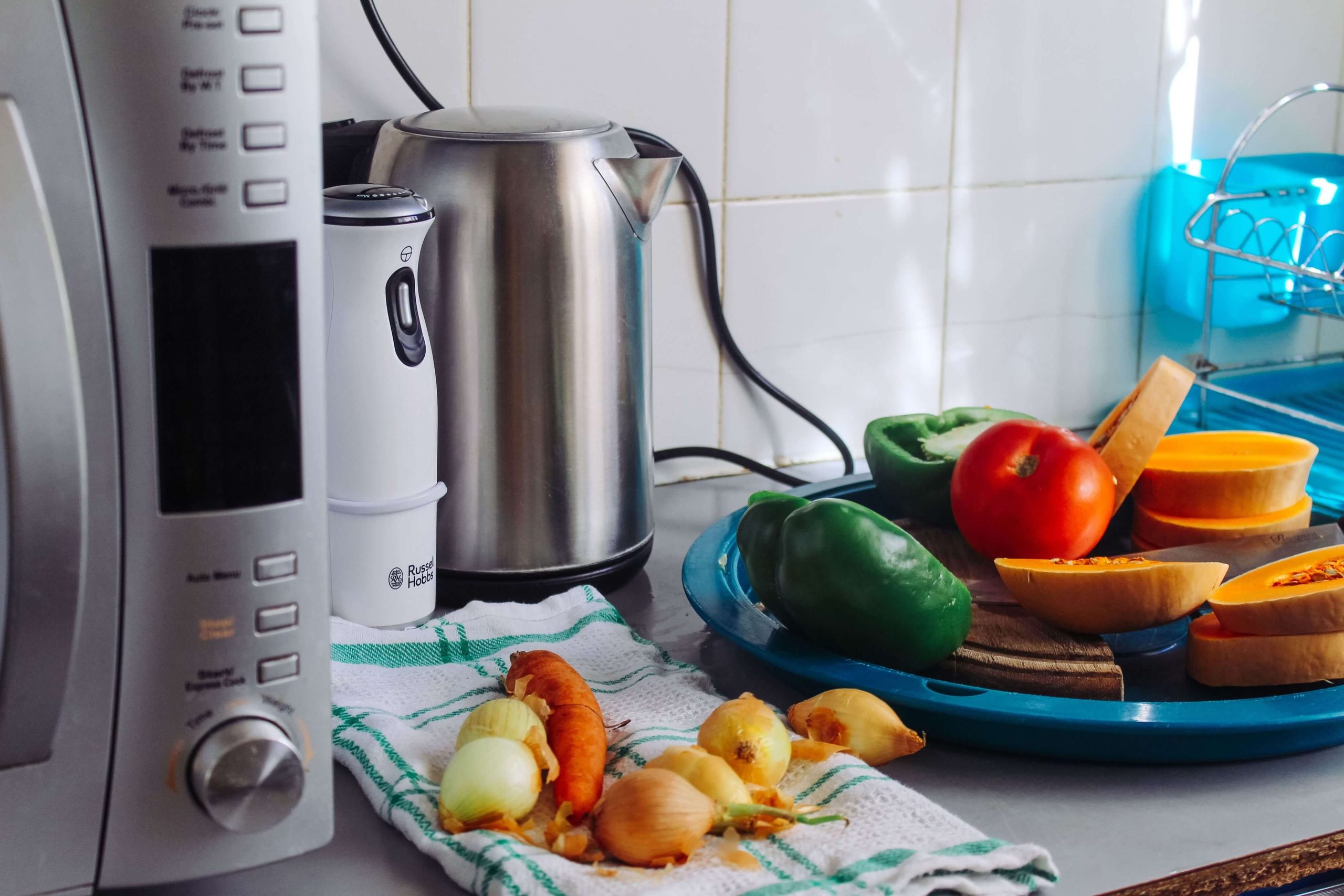 12 elektriskie aparāti, kurus nekad nedrīkst pieslēgt pagarinātājam, pēc divu ekspertu domām.