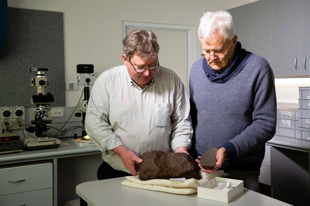 Vīrietis atrada to, ko uzskatīja par zeltu: tas svēra 17 kilogramus un izrādījās senais dārgums, kas padara to vēl vērtīgāku