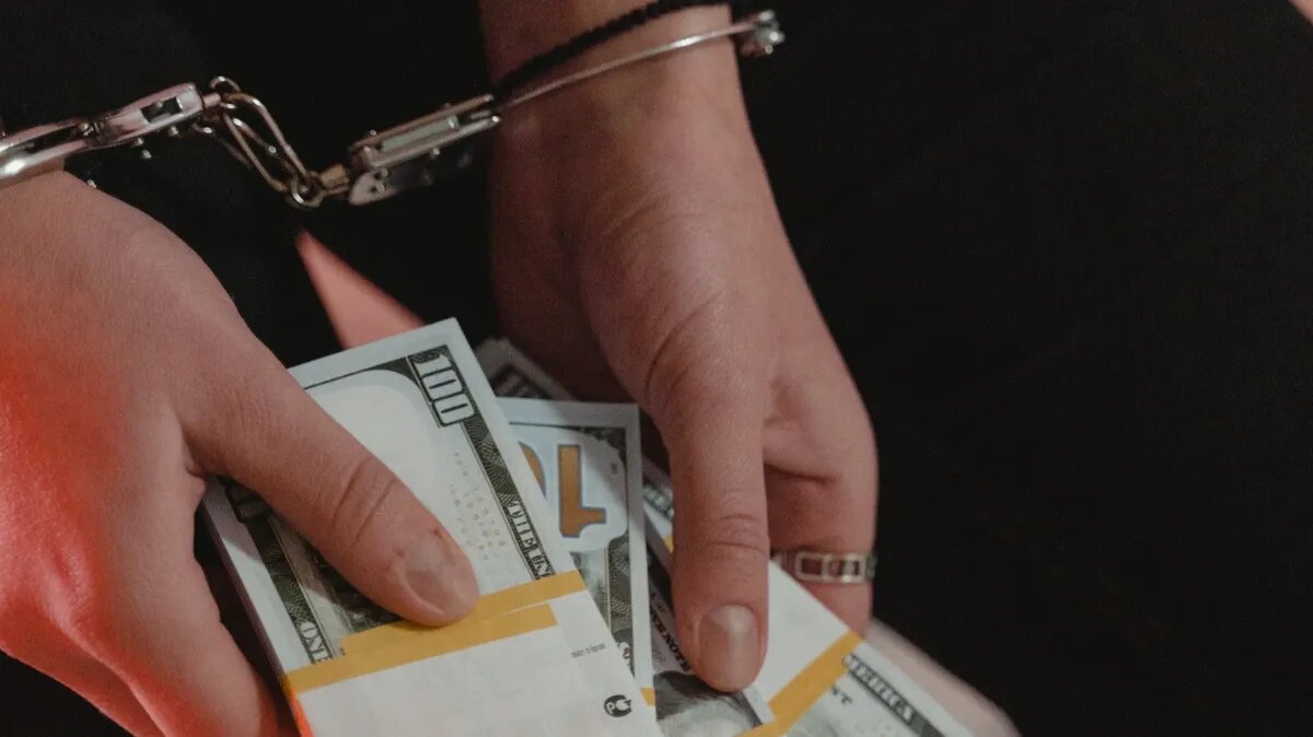 Vandas un L-Gantes advokāts ir pakļauts kratīšanai: viņu apsūdz par krāpšanu 720 000 ASV dolāru apmērā.