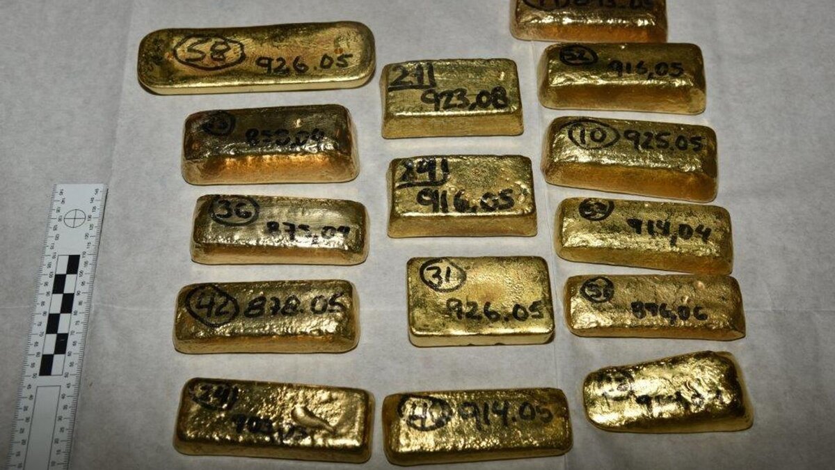Sempi Gold krāpšanas lieta tiek izmeklēta tiesā: kā atpazīt viltotus zelta stieņus, lai jums nepārdotu dzelzi... par zeltu.