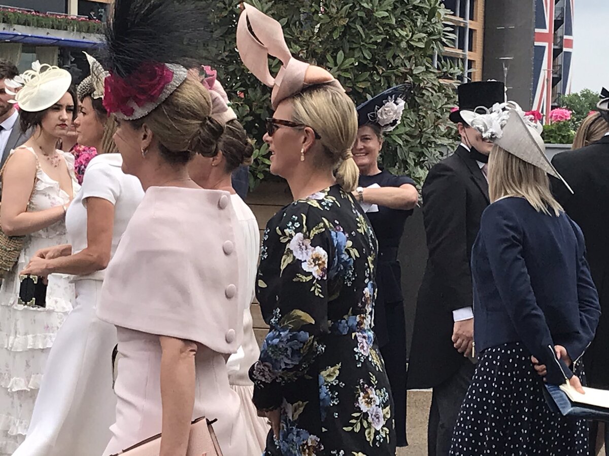 Jorkas princeses Beatrice dārgakmeņi: jauni rotaslietas, kuru vērtība pārsniedz 15 000 eiro, mirdzēs Ascotas zirgu skriešanās sacīkstēs