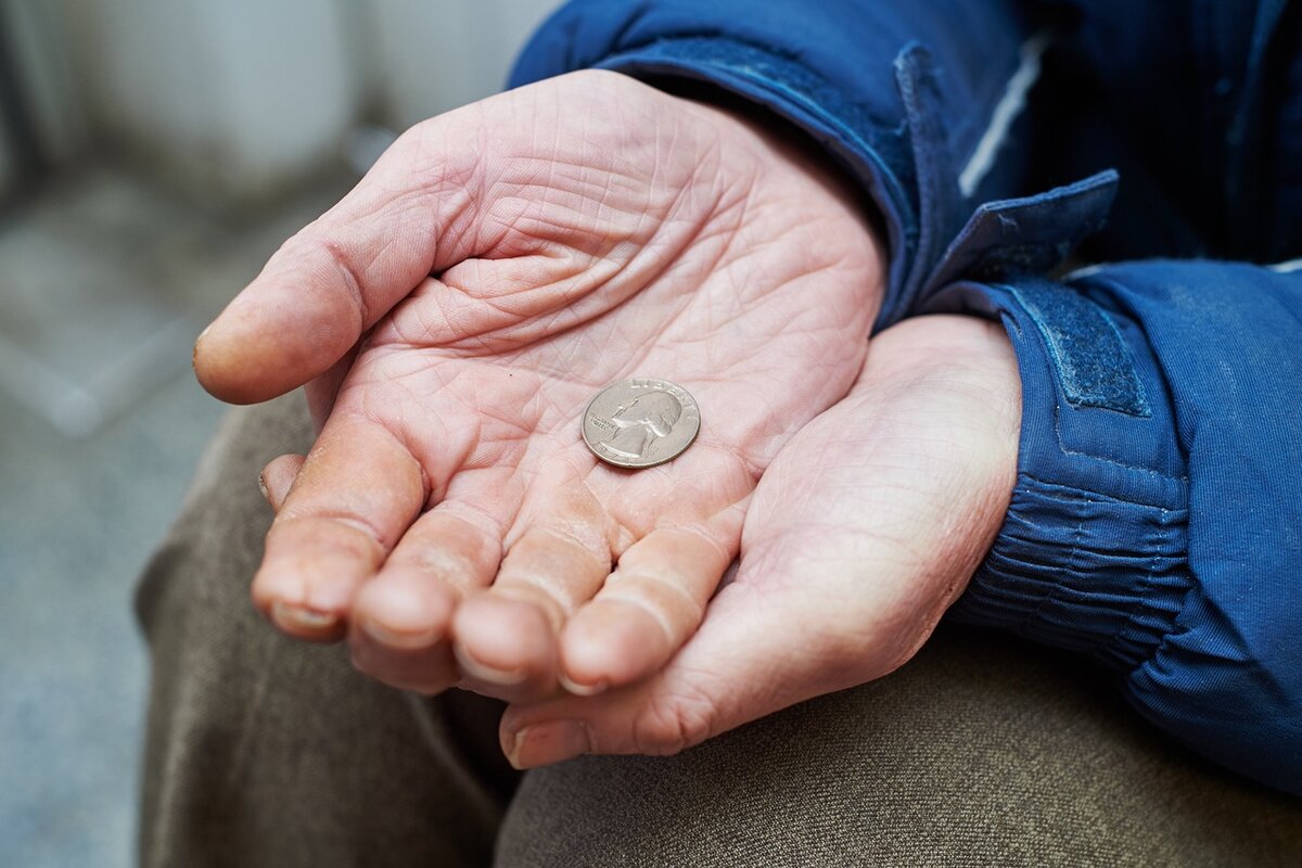 Vai maksa par piemiņas monētām ir patiesa vai nepatiesa? Šo jautājumu izskata mākslīgais intelekts.