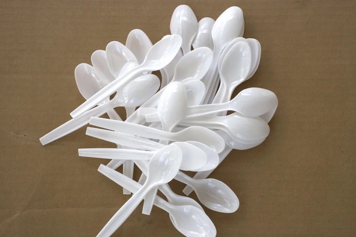 Ja jums mājās ir plastmasas karotes, jums ir īsts dārgums: kāpēc un kam tās tiek izmantotas