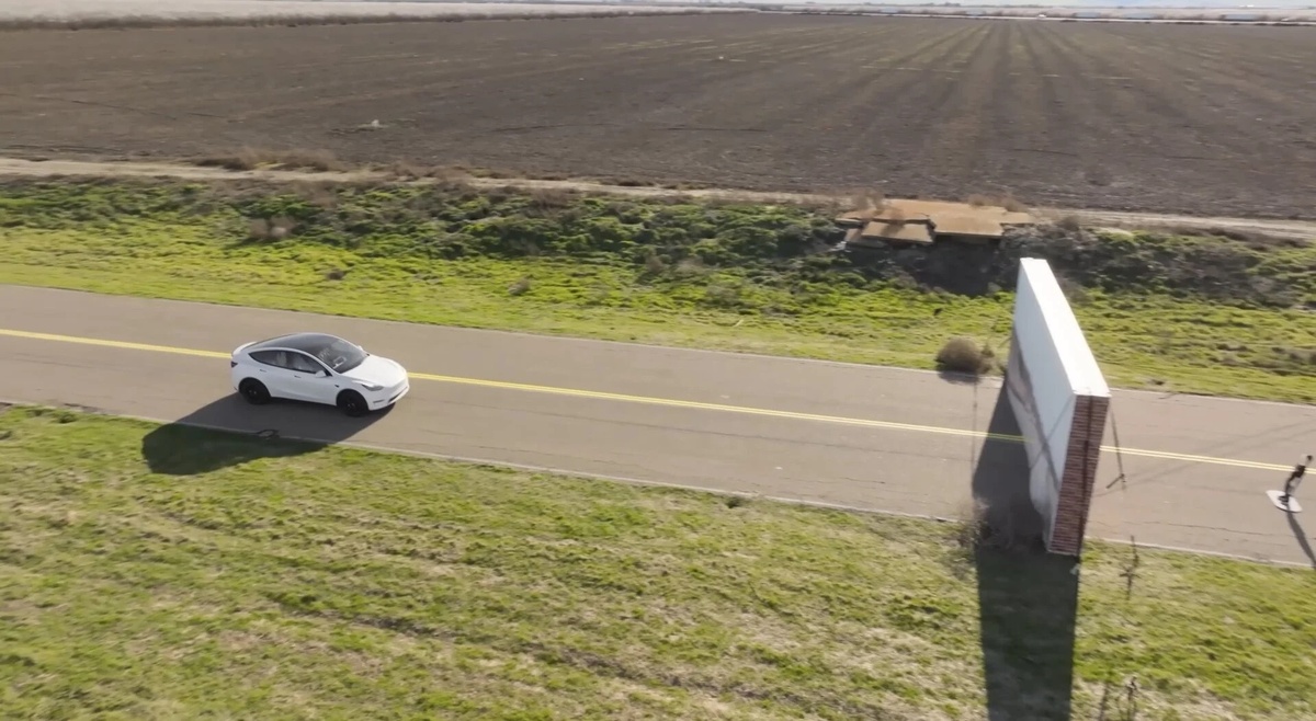 Tesla autopilots ietriecas sienā: tas nevar konkurēt ar Volvo EX90 LiDAR