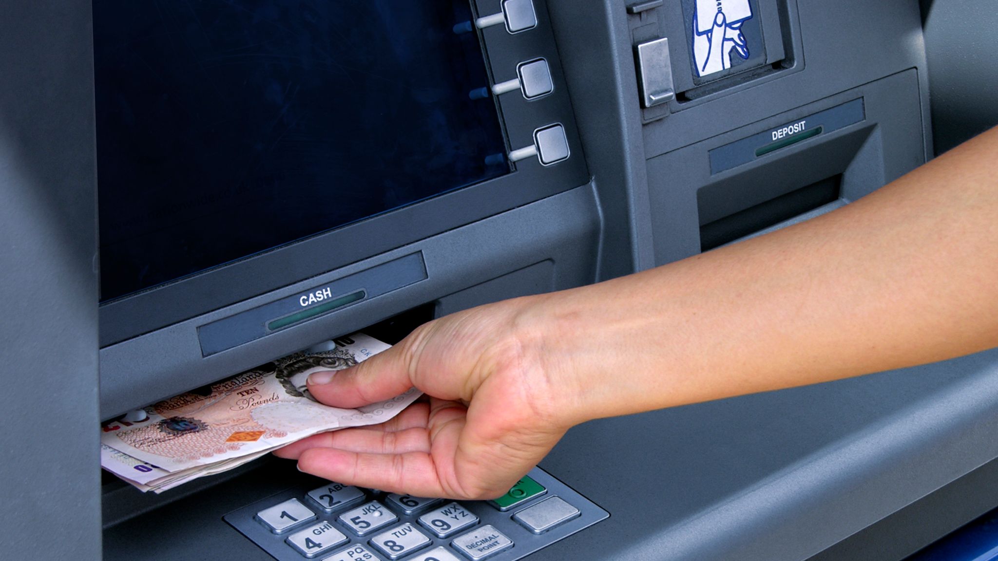 Paziņojums bankomātā, kas var jūs izsist no ierindas, mēģinot izņemt naudu