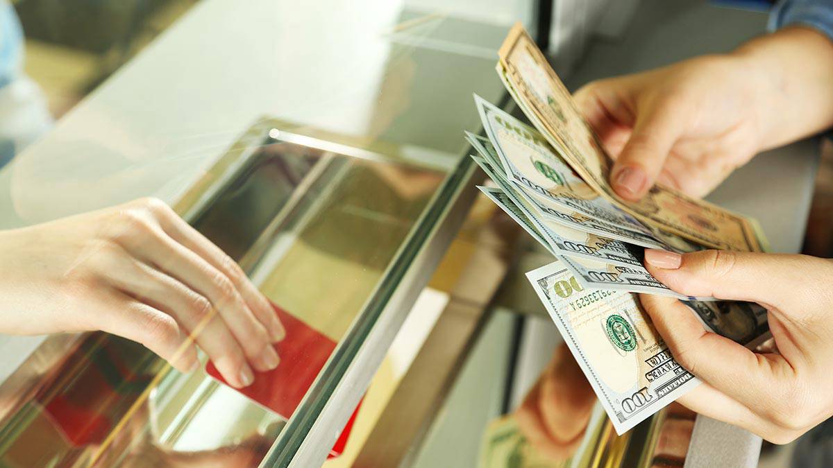 Ja dzirdat šo frāzi, atbildot uz zvanu, nekavējoties noliekiet klausuli, citādi jūsu bankas konts var tikt iztukšots.