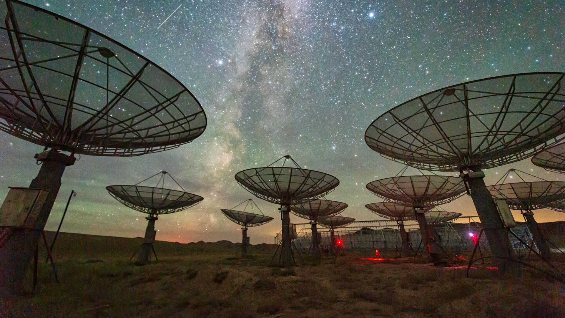 Tas izklausās kā zinātniskā fantastika, bet tā nav: sausākajā tuksnesī uz planētas snieg, kas paralizē pasaulē jaudīgāko radioteleskopu.