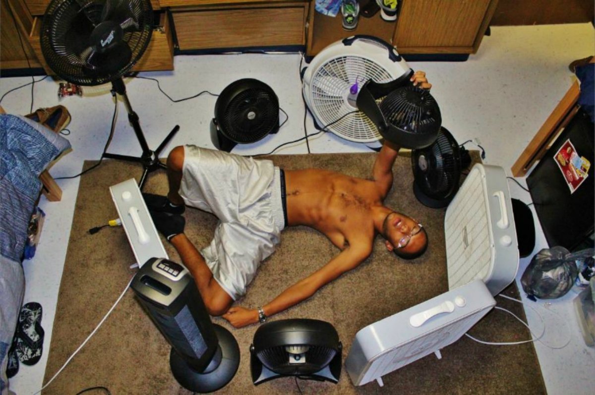 Mēs domājām, ka labākais risinājums cīņai ar karstumu būtu griestu ventilators. Tas faktiski neatsaldē gaisu.